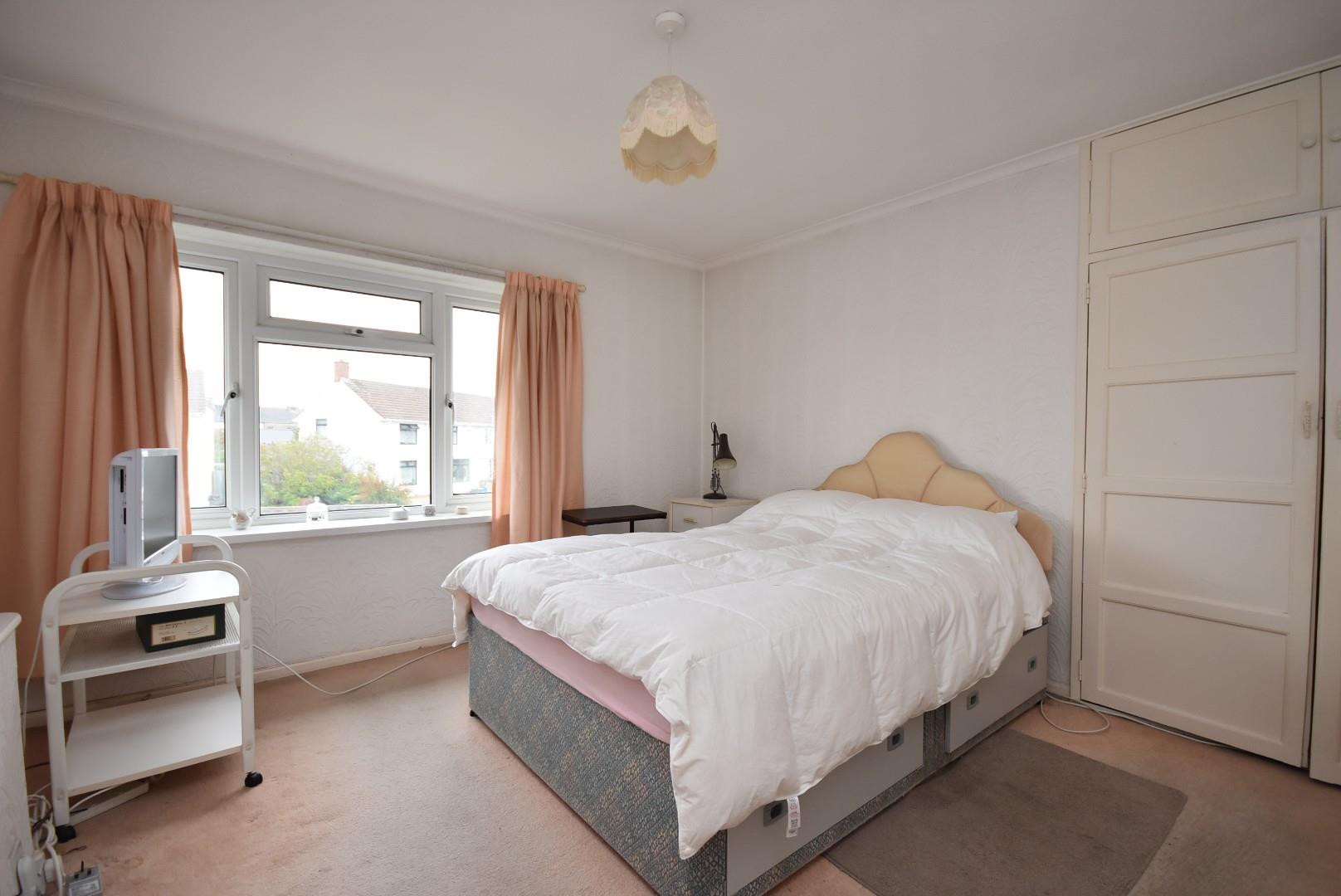 32 Laburnum Way, Penarth, CF64 3NF